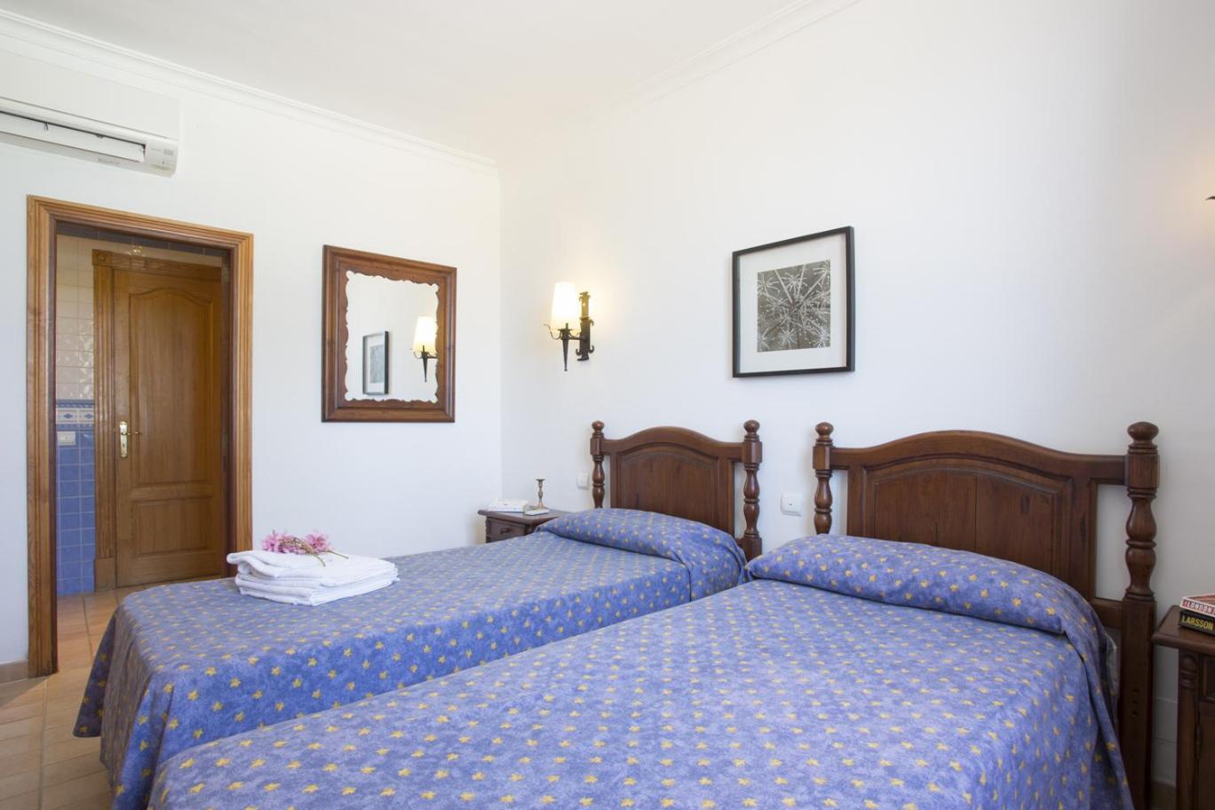 Villa With Private Mountain Ideal Runners Trailers Near Beach Approx 5 Min Walking Beach,Property Belong Puerto Pollensa Villas And Apartments Bagian luar foto