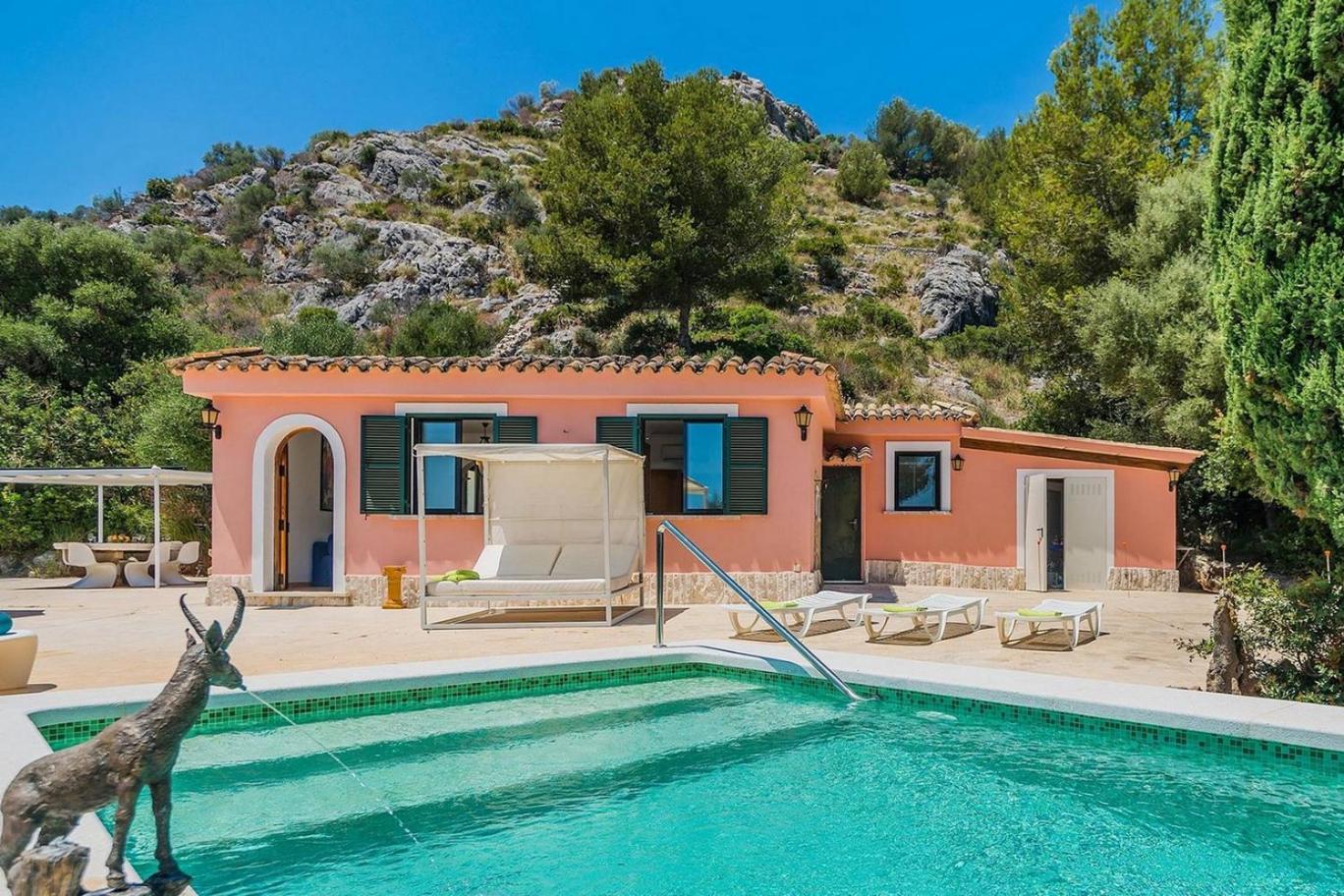 Villa With Private Mountain Ideal Runners Trailers Near Beach Approx 5 Min Walking Beach,Property Belong Puerto Pollensa Villas And Apartments Bagian luar foto